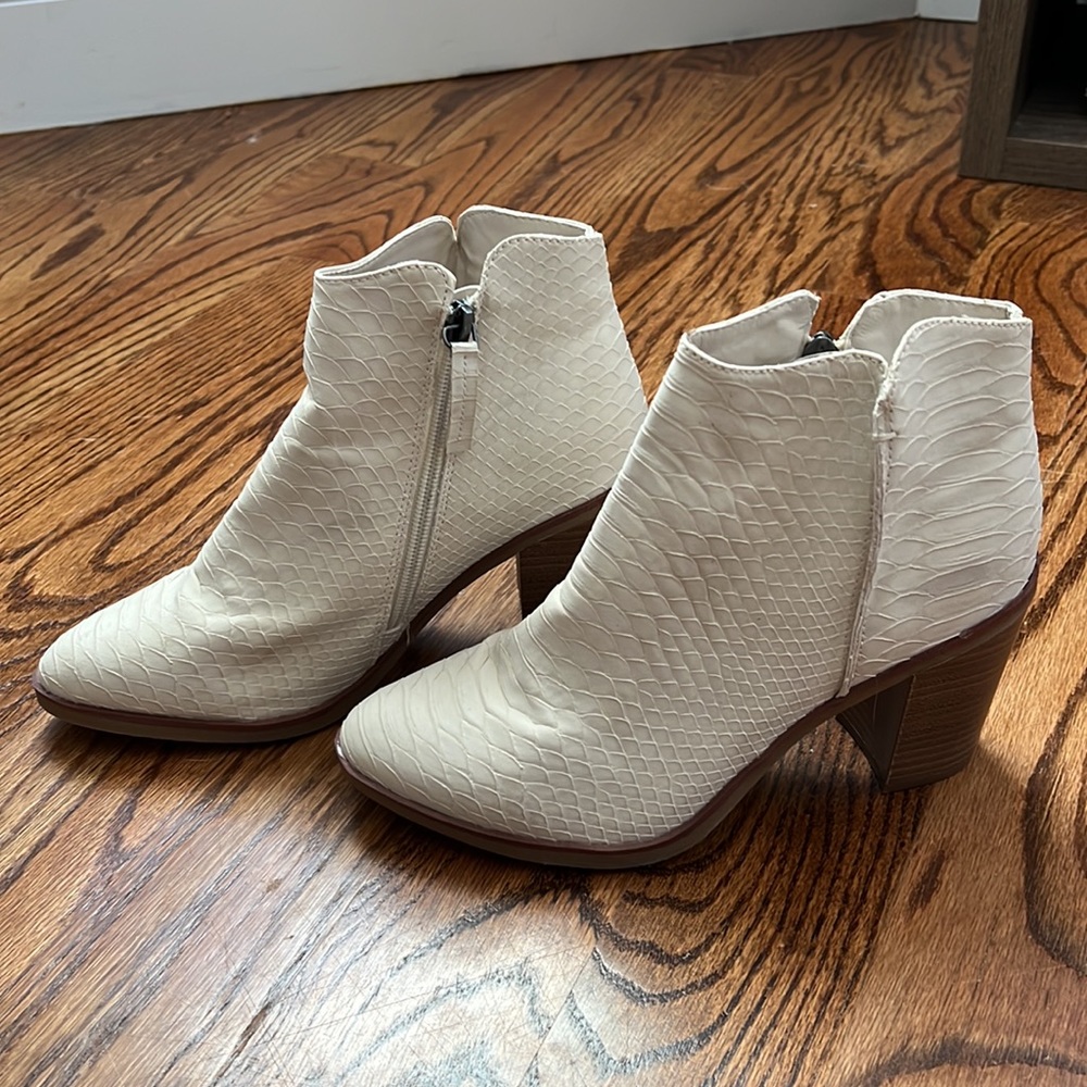 MIA Textured Booties - Picture 2 of 5